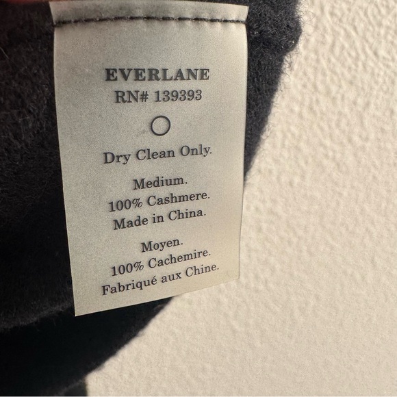 Everlane The Cashmere V-Neck Sweater Black Pullover Minimal Slim Fit Fall Winter - Picture 11 of 12